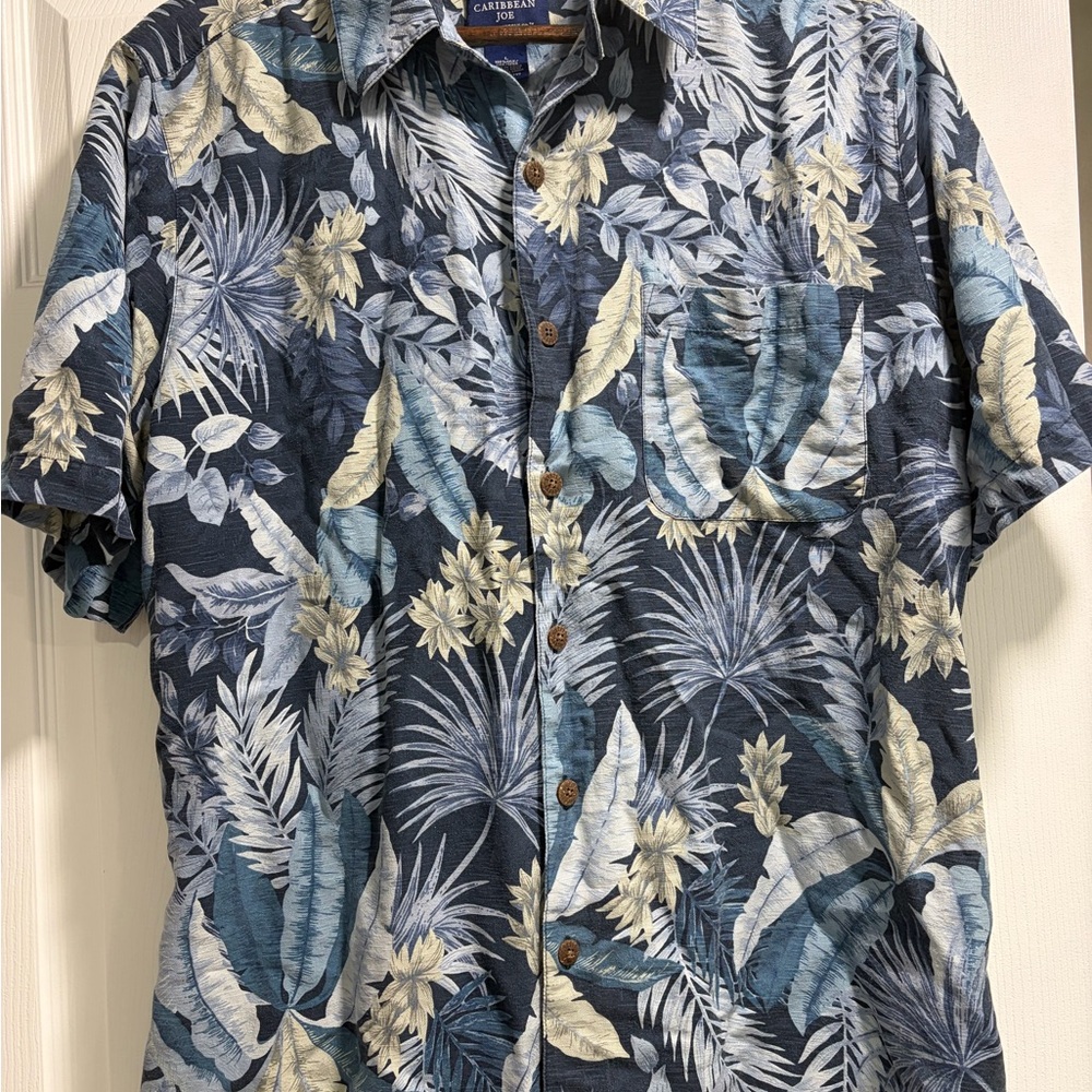 100% silk men’s large blue tropical Hawaiian button up shirt-beach vibes/resort